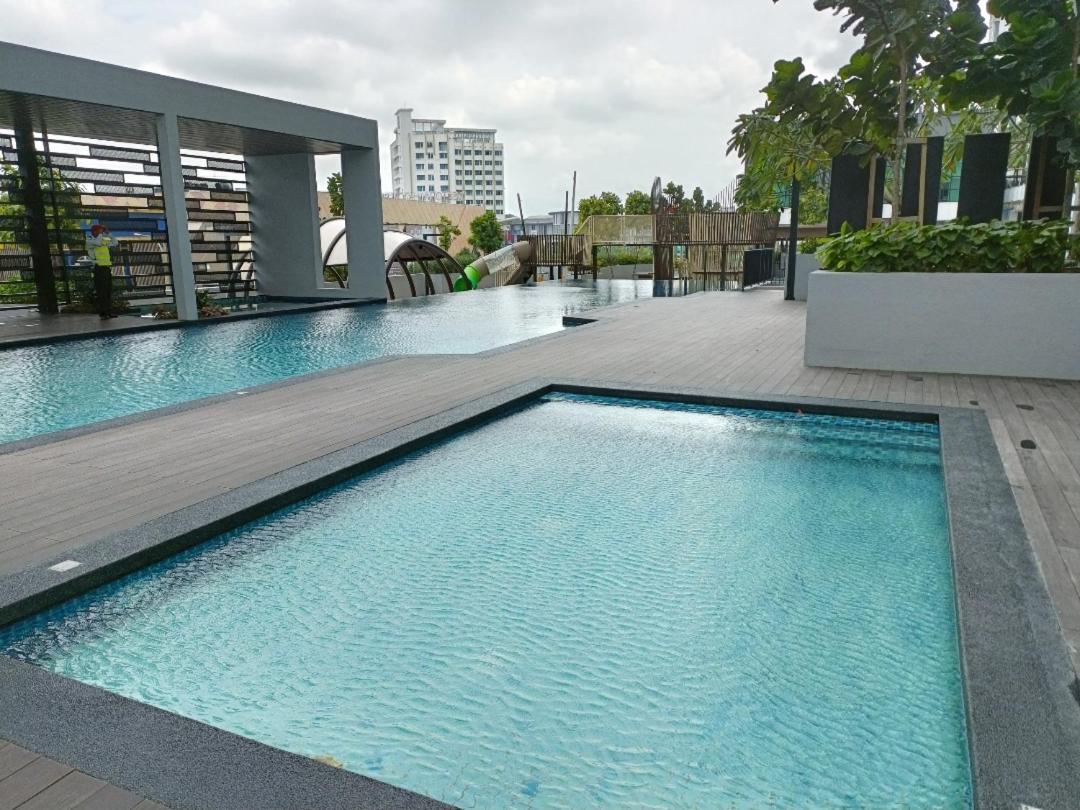 Apartment Sky Trees Nflix Make Up Table With Pool & Facilities *
